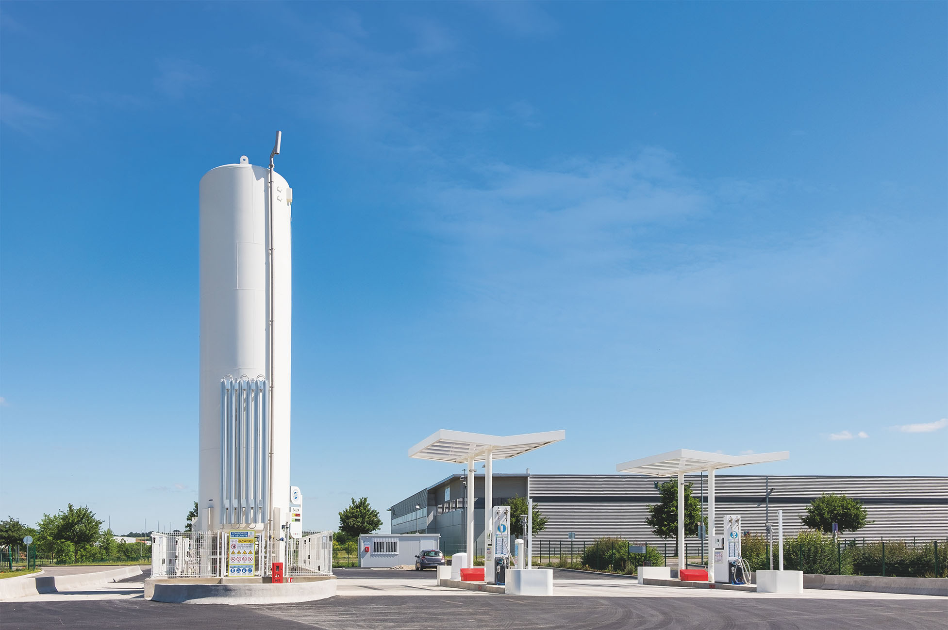 Betriebseigene Tankstelle für LNG (Liquefied Natural Gas, verflüssigtes Erdgas), geliefert von Chart Ferox in Frankreich.